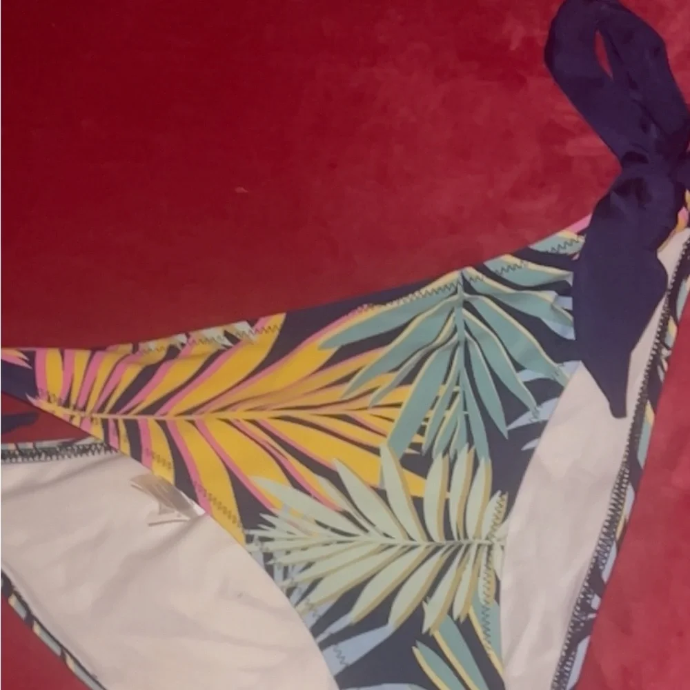 CUPSHE Women Bikini Bottom Tropical Print Tie Sides Low Waited.   Size L.  NWOT.